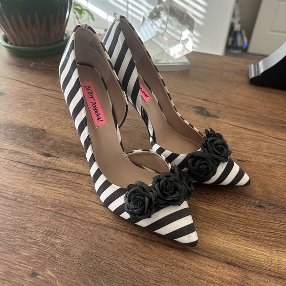 Betsey Johnson Striped Heels with Black Floral Accent - Picture 3 of 3